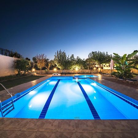 Villas Louloudaki Лутра Экстерьер фото