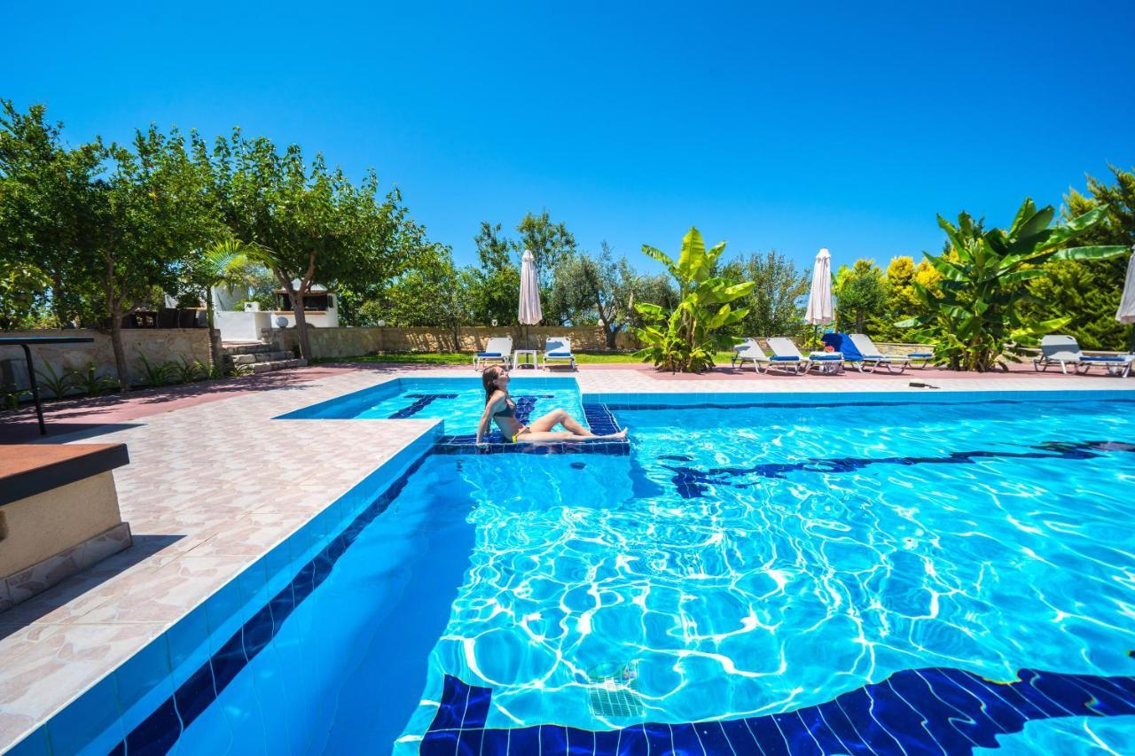 Villas Louloudaki Лутра Экстерьер фото