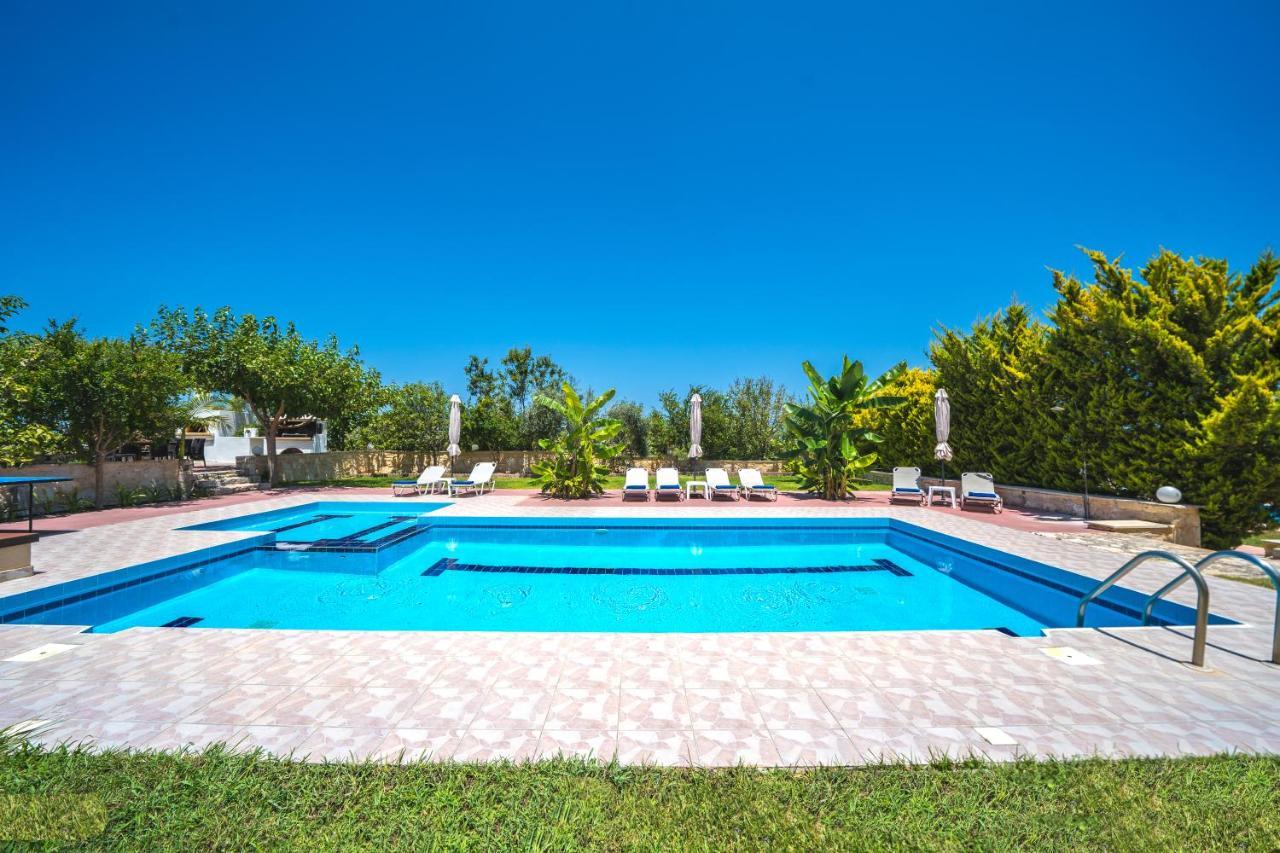 Villas Louloudaki Лутра Экстерьер фото