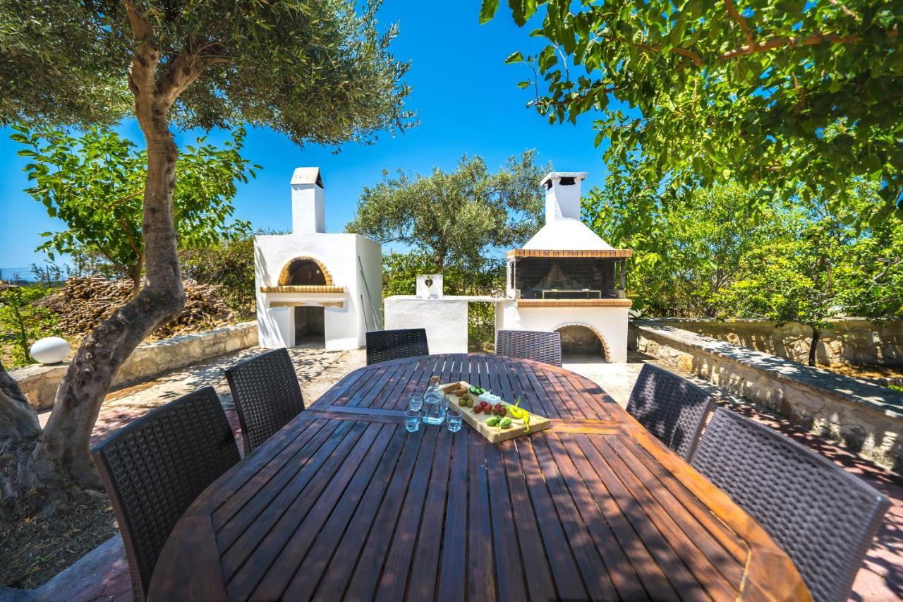 Villas Louloudaki Лутра Экстерьер фото