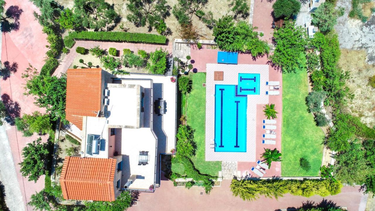 Villas Louloudaki Лутра Экстерьер фото