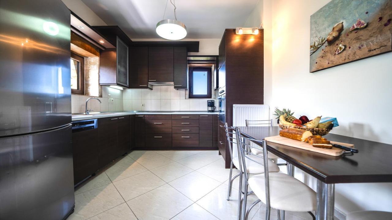 Villas Louloudaki Лутра Экстерьер фото