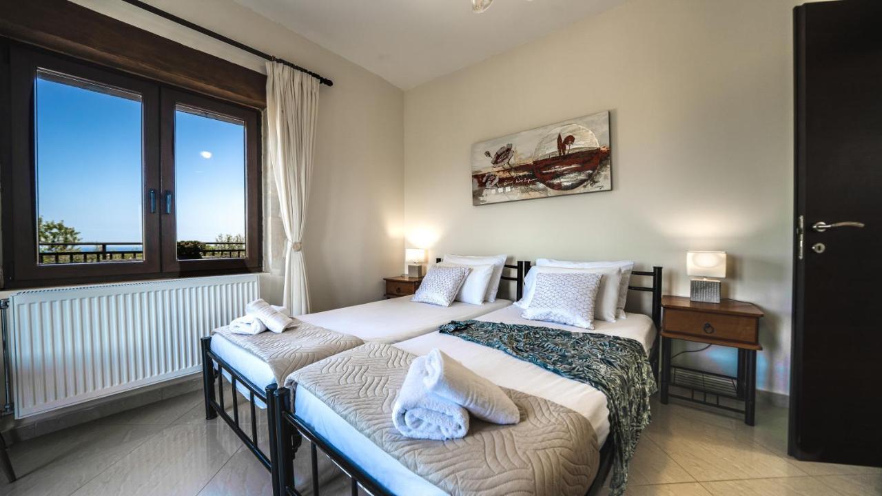 Villas Louloudaki Лутра Экстерьер фото
