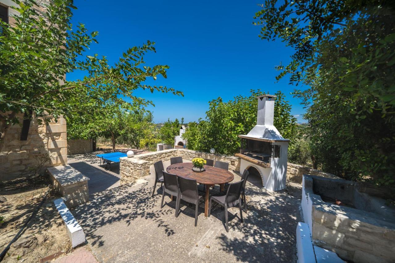 Villas Louloudaki Лутра Экстерьер фото