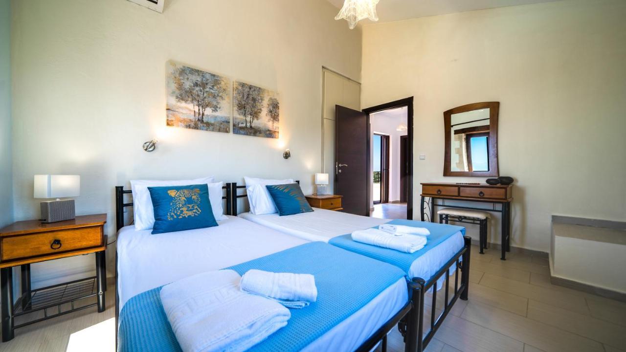 Villas Louloudaki Лутра Экстерьер фото