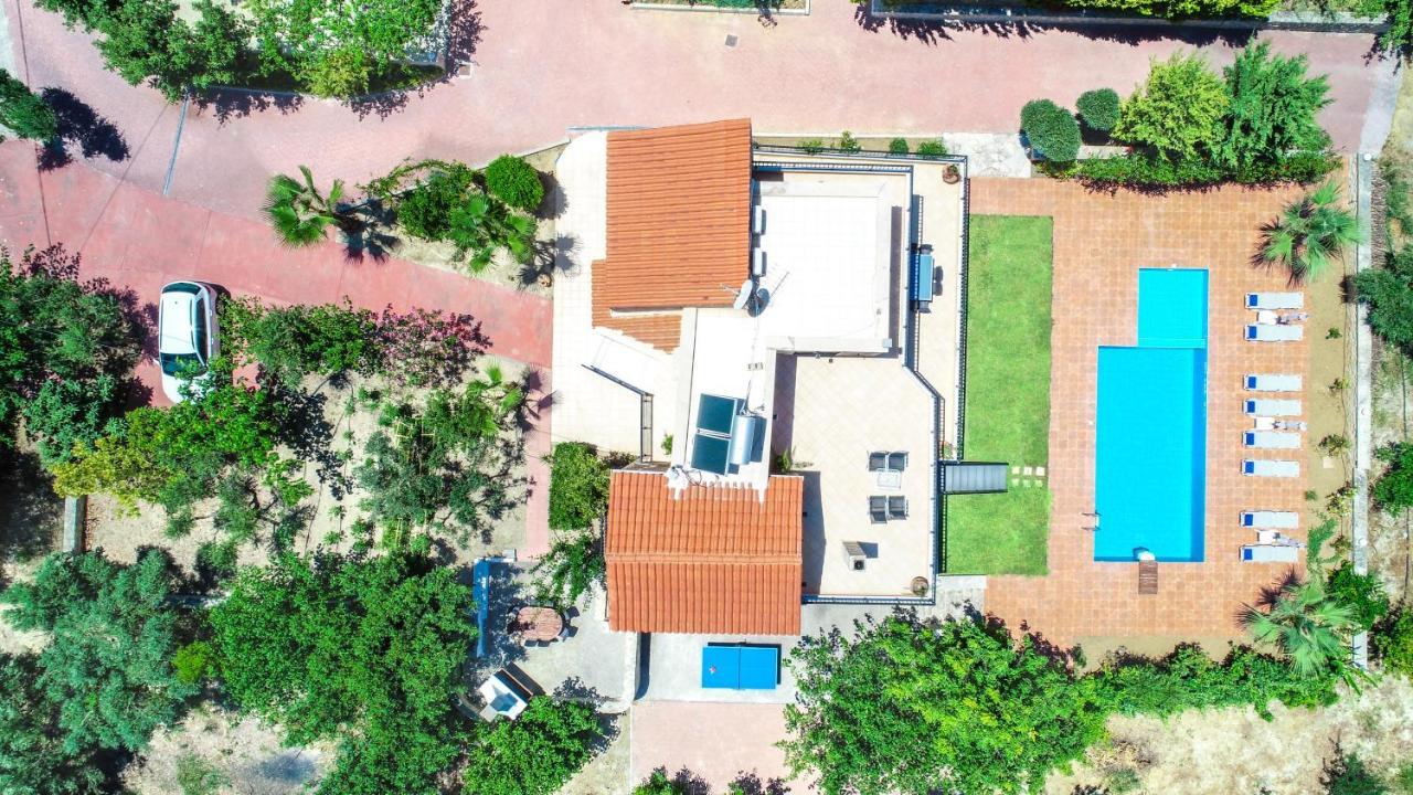 Villas Louloudaki Лутра Экстерьер фото